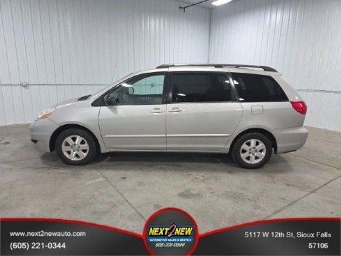 2006 Toyota Sienna LE Minivan 4D Silver, Sioux Falls, SD