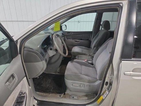 2006 Toyota Sienna LE Minivan 4D Silver, Sioux Falls, SD