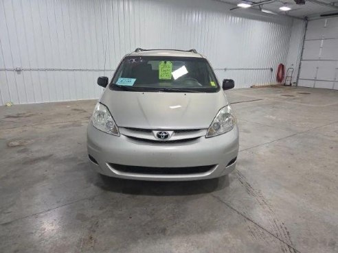 2006 Toyota Sienna LE Minivan 4D Silver, Sioux Falls, SD