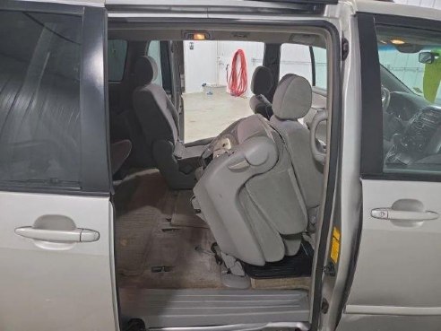 2006 Toyota Sienna LE Minivan 4D Silver, Sioux Falls, SD