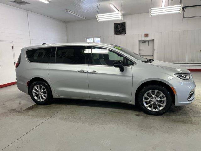 2026 Chrysler Pacifica Select Silver Mist Clearcoat, Beaverdale, PA